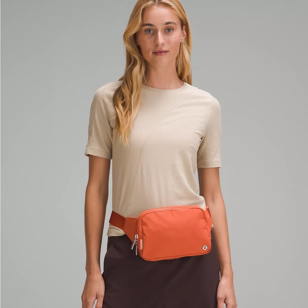 Lululemon Everywhere Belt Bag Large 2L- Burnt Apricot - Picture 3 of 6
